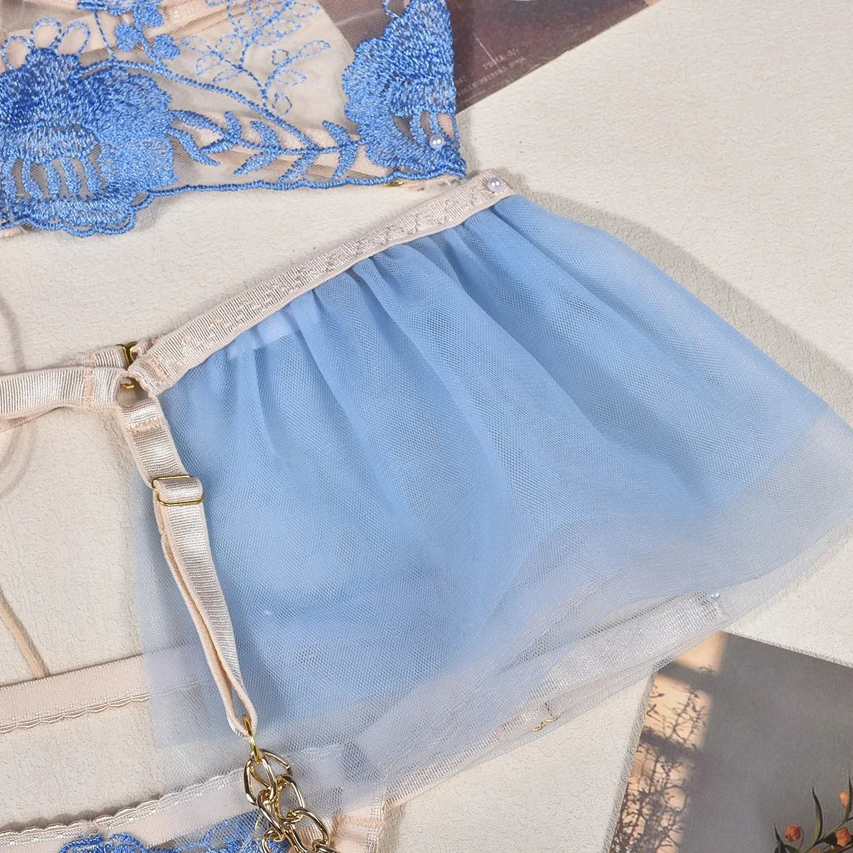 Love Me Collision Color Mesh Embroidery Bra Interwoven Three-piece Set